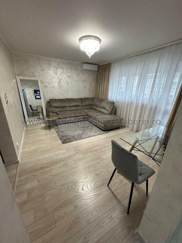 vanzare apartament 3 camere, Plaza, cf 1, etaj 9/10, circular, mobilat,        pret 114.000 EUR